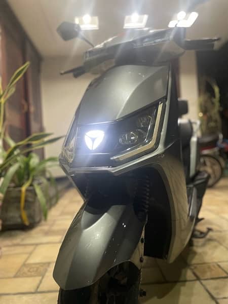 electric scooty yadea t5 available 3