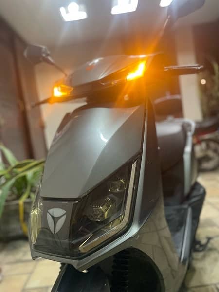 electric scooty yadea t5 available 0