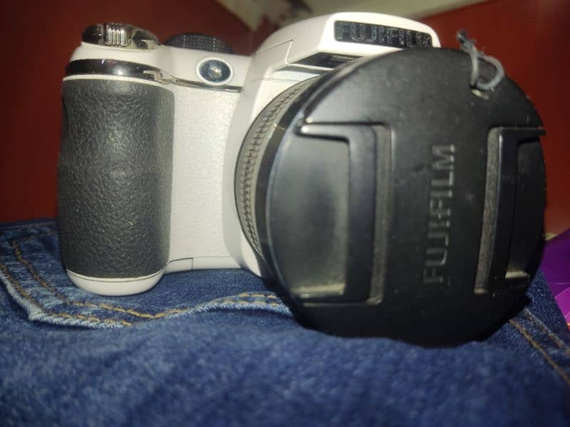 Hey Its Me Selling FUJIFILM 4500 (30x Zoom DSLR Camera) 2