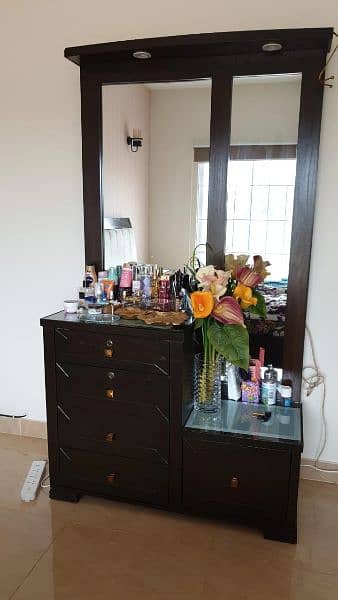 Dresser with Dual Mirrors 4