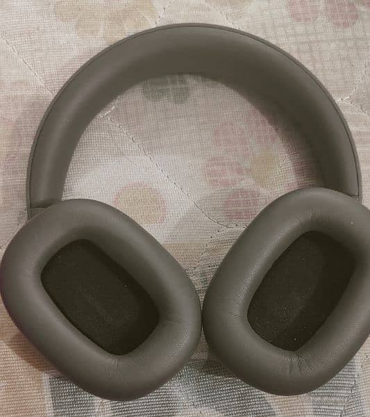 Baseus Headphones Bowei H1 with noise cancellation ( slightly used) 5