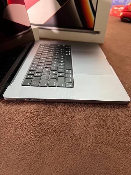 Apple MacBook Pro M1 Max 16 inch 5