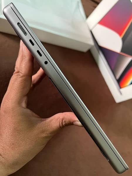 Apple MacBook Pro M1 Max 16 inch 12
