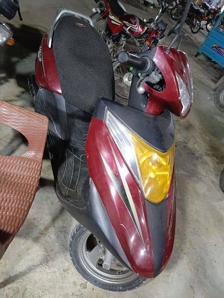 united 100cc scooter contact at 03004142432 3