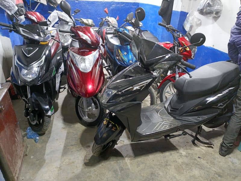 united 100cc scooter contact at 03004142432 12