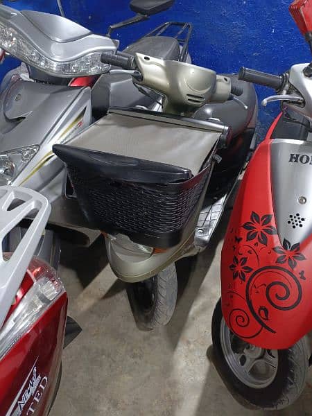 united 100cc scooter contact at 03004142432 15