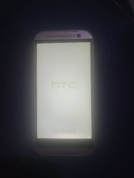 HTC M8 condition OK hai. LCD Kabi kabi problem karti hai 2