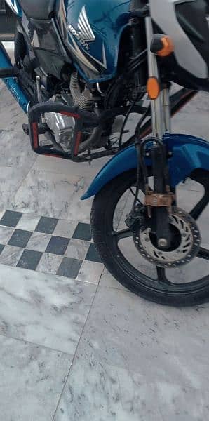 HONDA  CB 125f blue colour 4