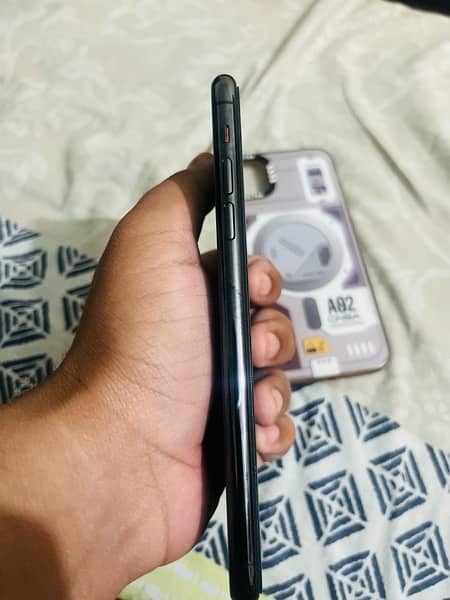 iphone 11 pro max 64gb JV approved 4