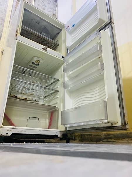 Used Dawlance fridge 0