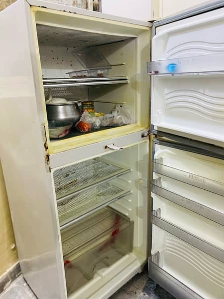 Used Dawlance fridge 4