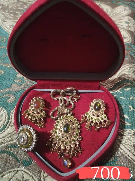 Artificial Jewellery Sets good condition 1