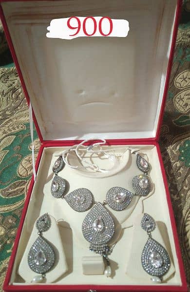 Artificial Jewellery Sets good condition 3