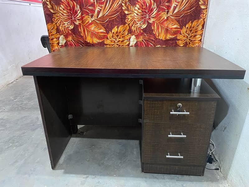 OFFICE TABLE FOR SALE 1