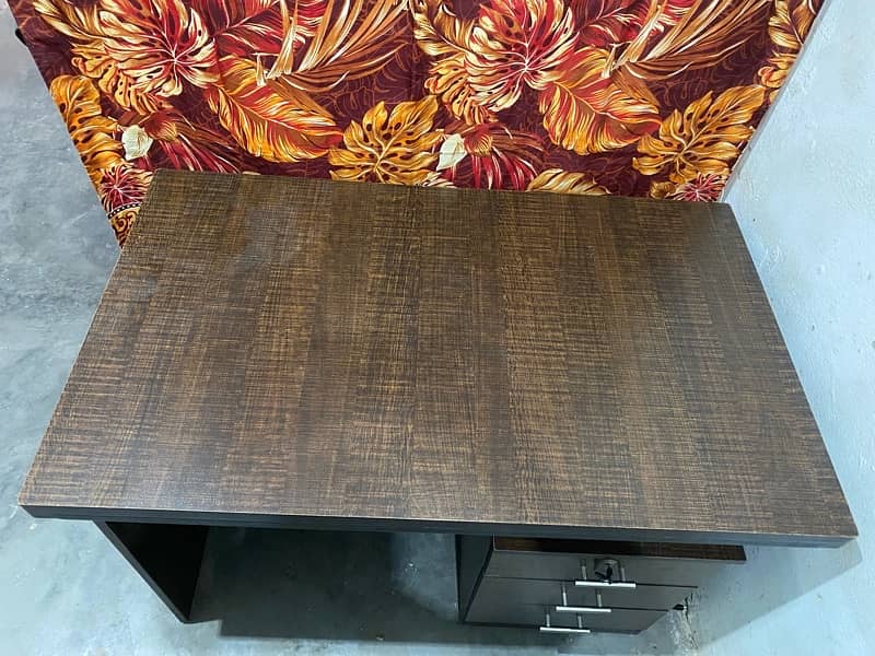 OFFICE TABLE FOR SALE 3