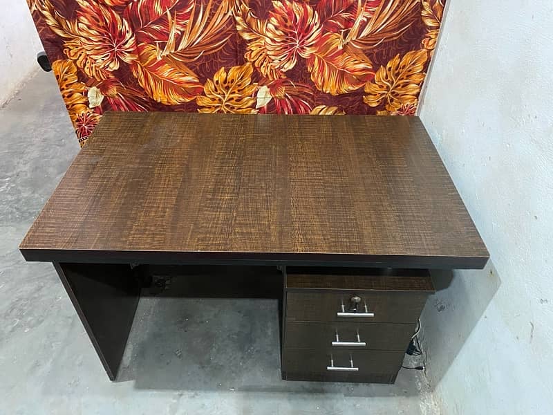 OFFICE TABLE FOR SALE 4