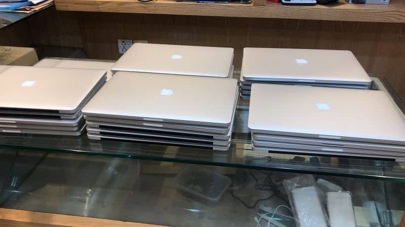 Apple MacBook Pro retina display 2015mid i7 10by10condition 1