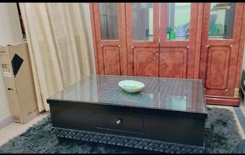 Havey weight big size centre table with top glass 1
