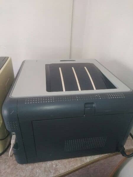 HP Color LaserJet CP1515n Laser Printer 4