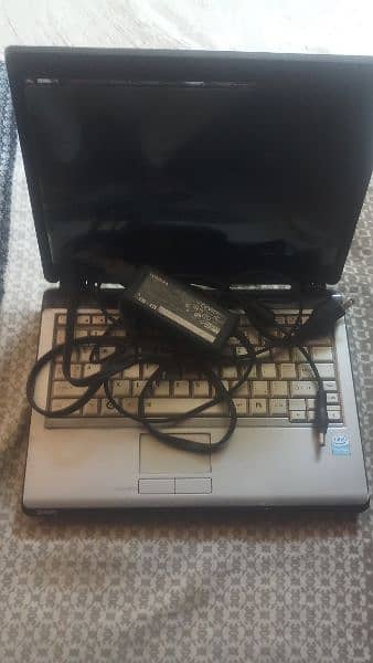 Toshiba satellite laptop for sale only screen broken rom/320gb ram/2gb 2