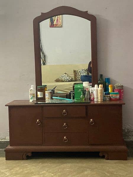 Wooden Dressing table in a excellent condition. 3