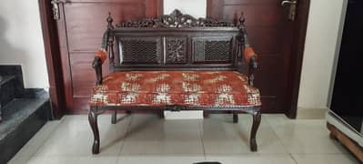 4 Seater Wooden Sofa in 10/10 condition