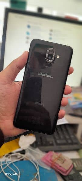 Samsung J8 1