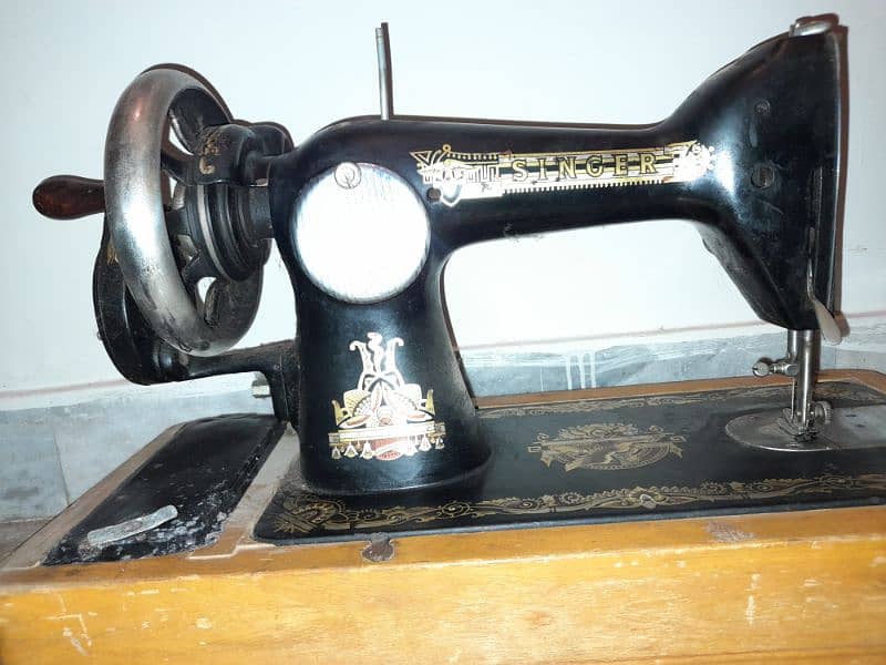 sewing machine in good condition 1