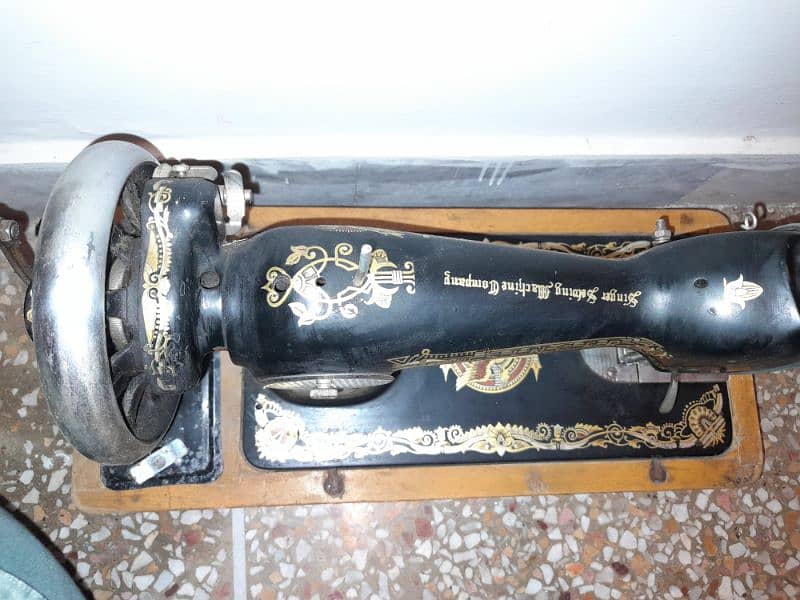 sewing machine in good condition 3