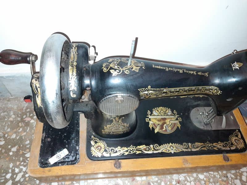 sewing machine in good condition 4