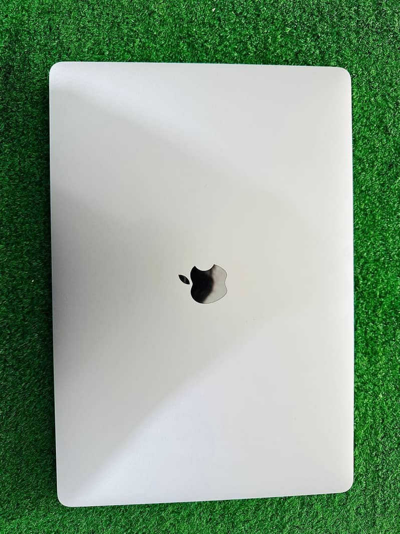 Apple MacBook Pro 2017 Ci7 16gb/512gb with 4 gb gc (fresh Book 10/10) 2