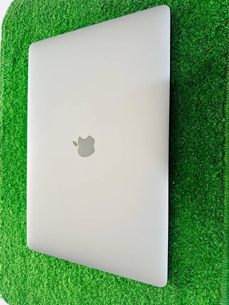 Apple MacBook Pro 2017 Ci7 16gb/512gb with 4 gb gc (fresh Book 10/10) 6