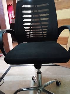 Computer Chair In new Condition & Only 3 months in used.