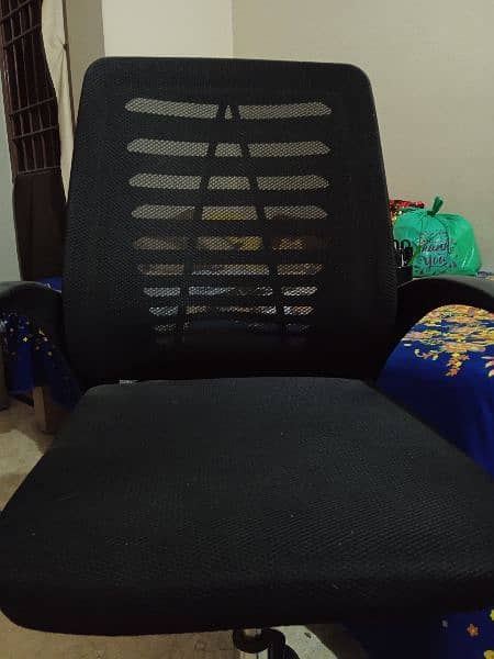 Computer Chair In new Condition & Only 3 months in used. 2