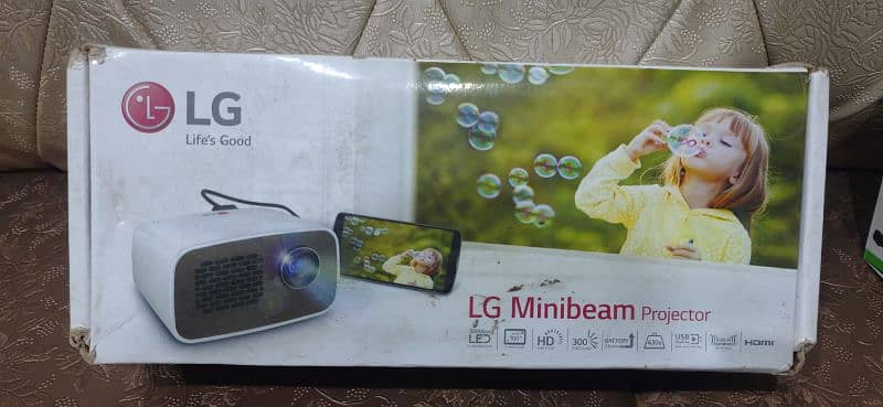 LG Ph300 Mini Portable Projector 0
