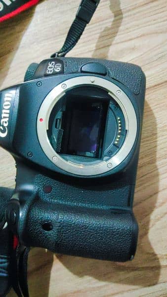 Canon 6D Body Full frame Body with original charger and 2 batteries 0