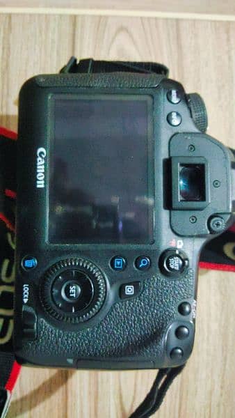Canon 6D Body Full frame Body with original charger and 2 batteries 2