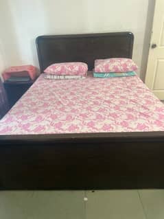 one double bed  with 2 seties n mattress also