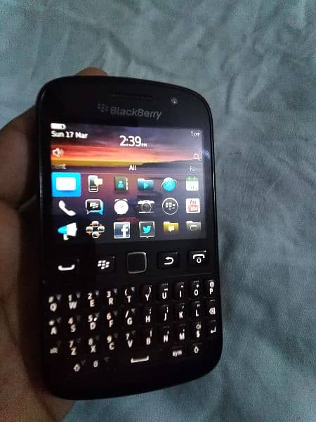 BLACKBERRY 9720  ( touch & type) 7