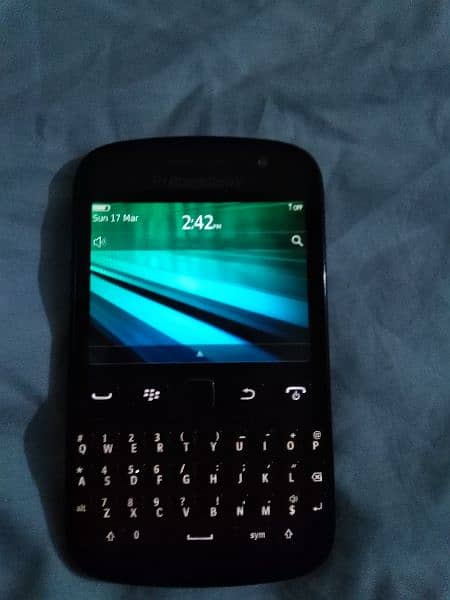 BLACKBERRY 9720  ( touch & type) 8