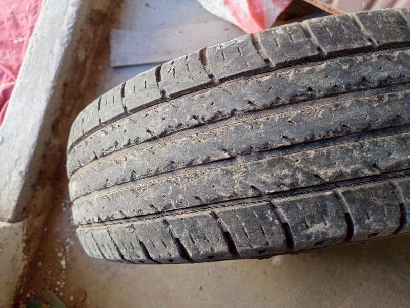 size 12 tube less tyre andrim 4