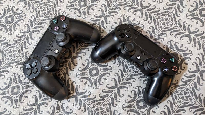 Playstation 4 dualshock controllers 0