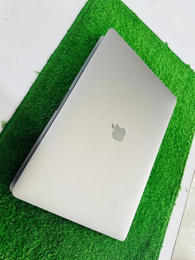 Apple MacBook Pro 2017 Corei7  (16gb/512gb) like Brand new Condition 5