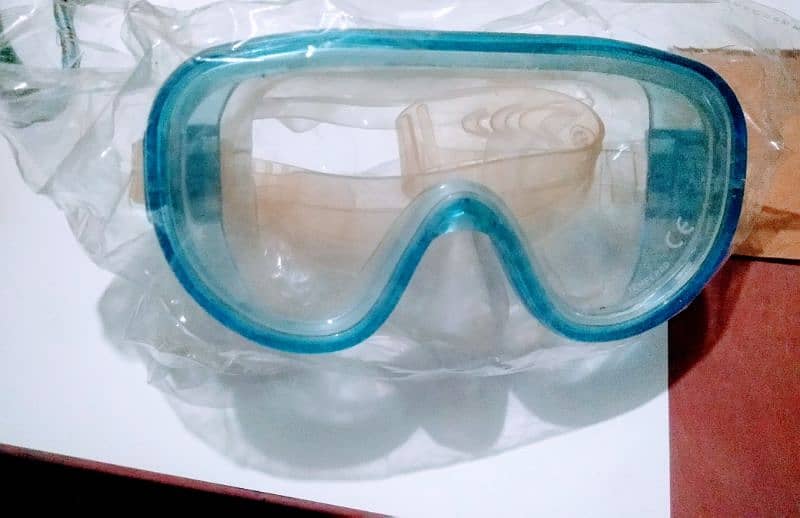 5 Swimming Sports items 2 pair Flipper/Fins 3-Glass Swimming Goggles 8