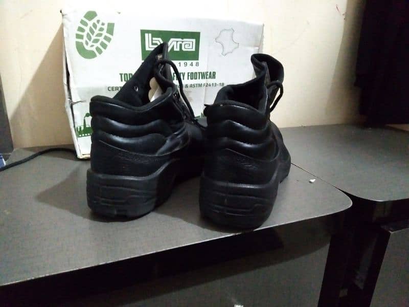 Safety shoes 4
