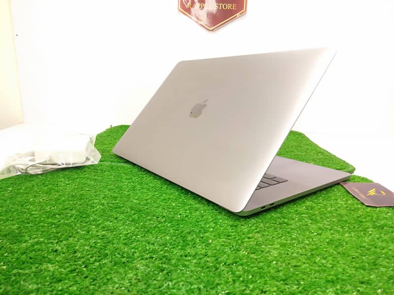 Apple MacBook Pro 2018 Ci7 15'' Display 16gb/512gb Fresh Book Neat cln 1
