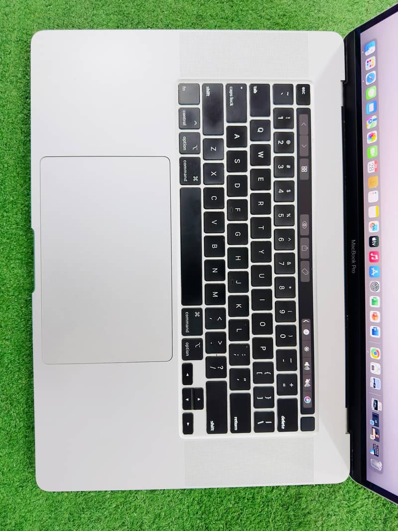 Apple MacBook Pro 2017 Corei7 15'' Display (16gb/512gb) Fresh Book 2