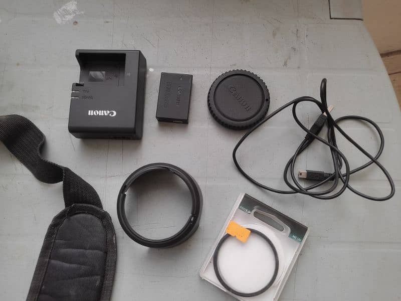 Canon 200 D ASSECORIES Camera Bag Lens Cover Original Data Cable Lens 4
