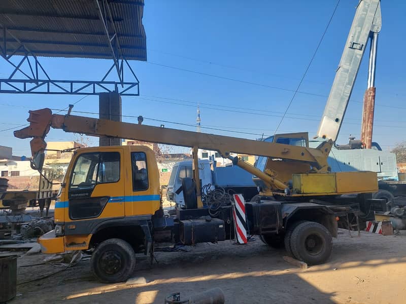 Cranes and Lifter for rental service 7