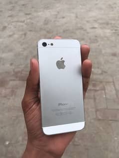 iphone 5 (PTA Approved) 03402757803 0
